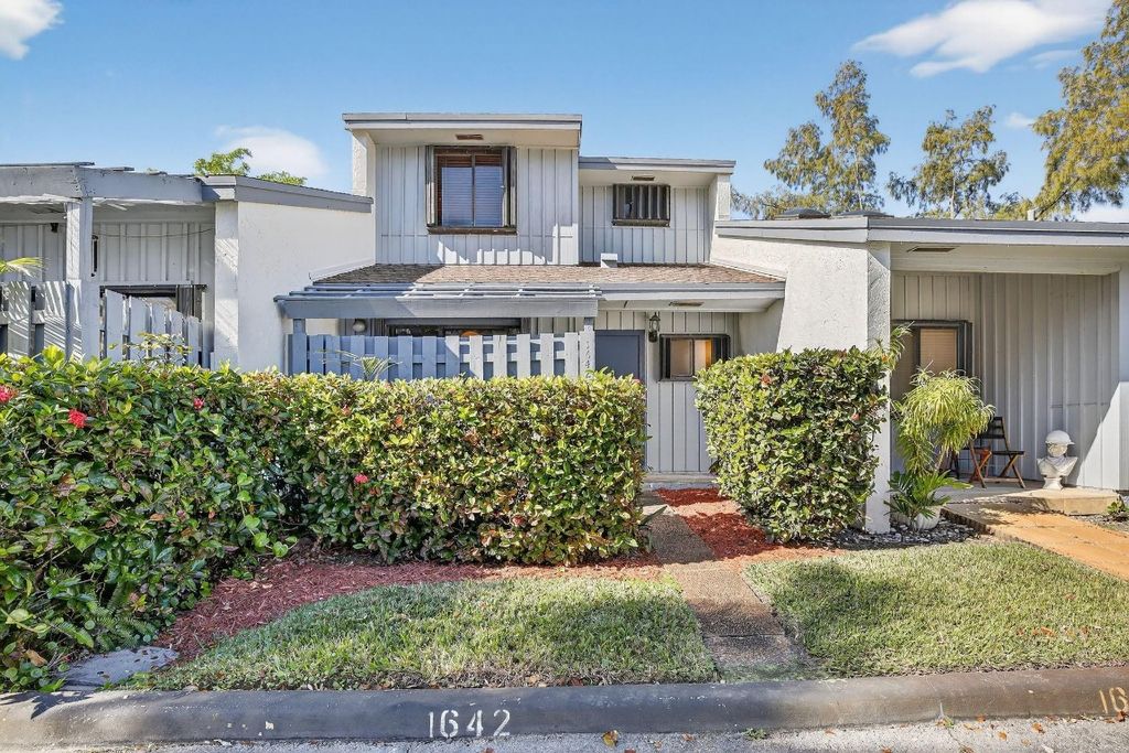 Photo of 1642 N 15th Terrace, Hollywood, FL 33020 (MLS # F10544723)