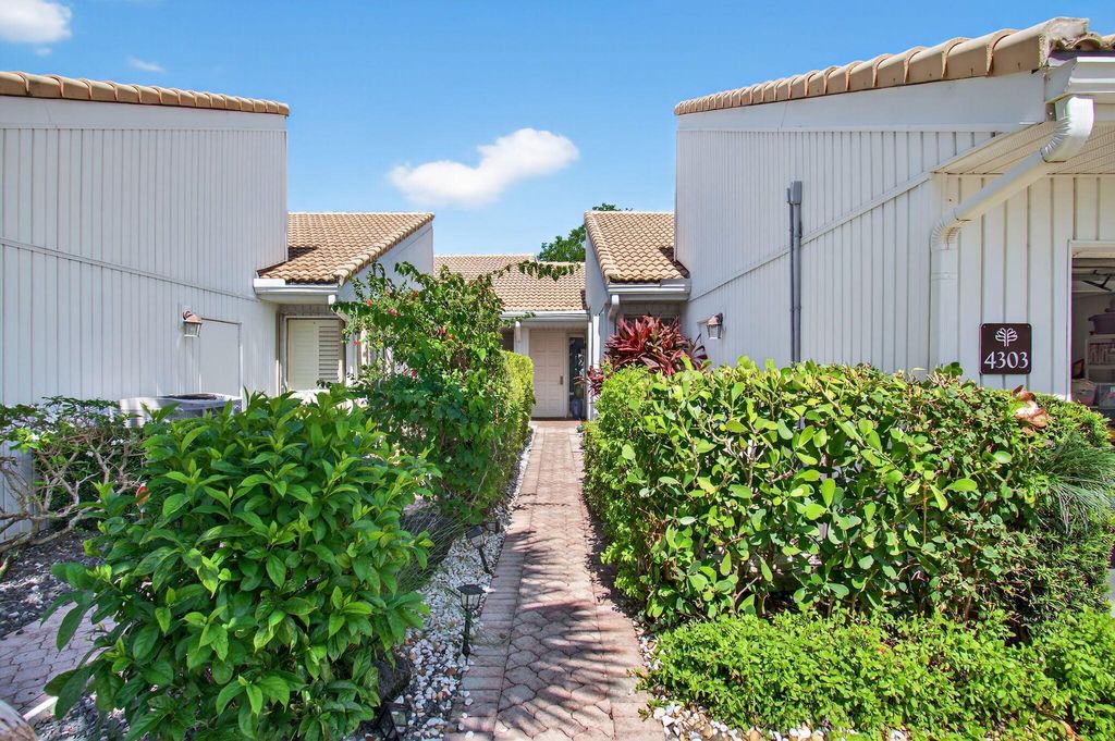 Photo of 20010 Sawgrass Lane #4303, Boca Raton, FL 33434 (MLS # R11101233)