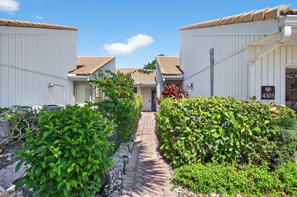 Photo of 20010 Sawgrass Lane #4303, Boca Raton, FL 33434 (MLS # R11101233)