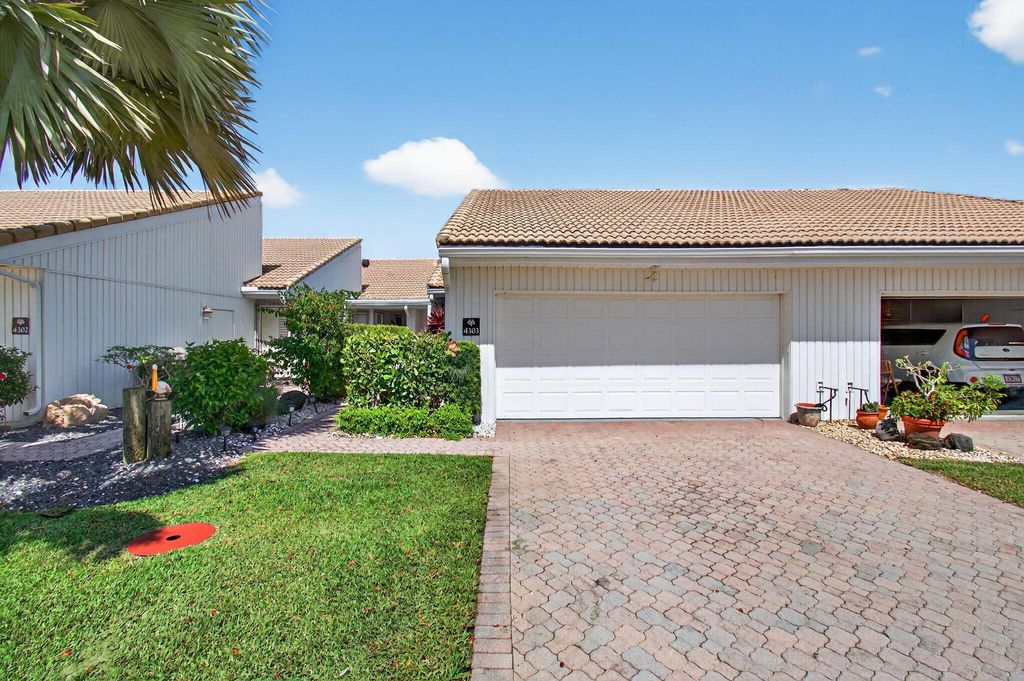 Photo of 20010 Sawgrass Lane #4303, Boca Raton, FL 33434 (MLS # R11101233)