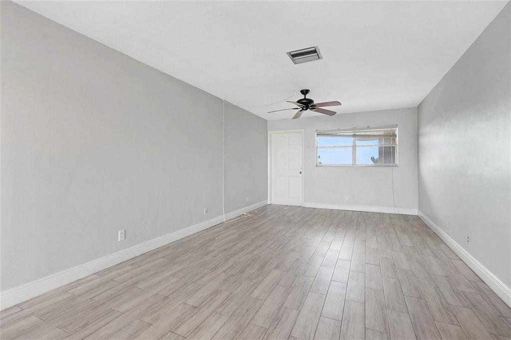 CRYSTAL LAKE - Residential