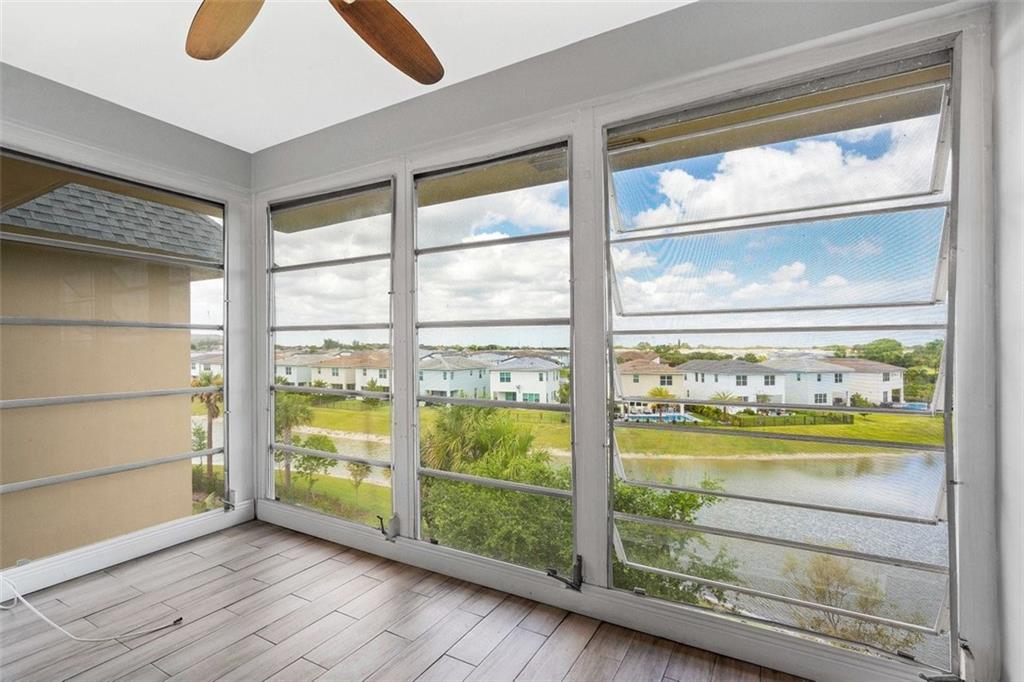 CRYSTAL LAKE - Residential