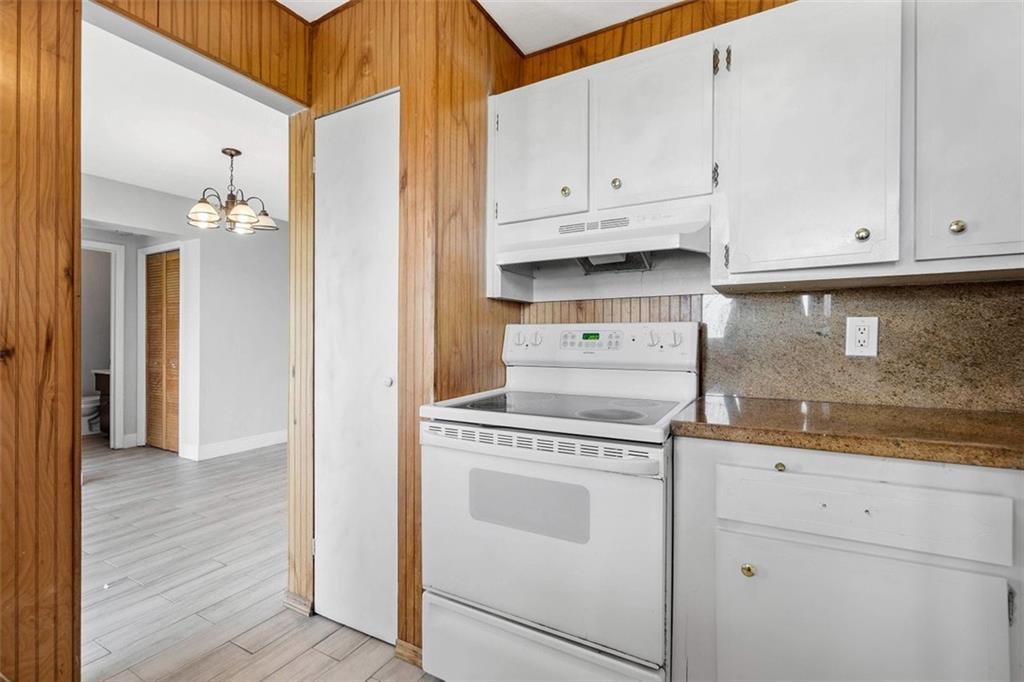 CRYSTAL LAKE - Residential