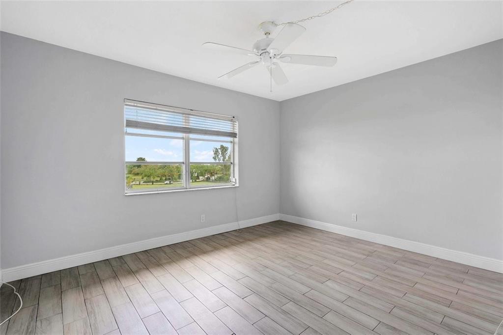 CRYSTAL LAKE - Residential