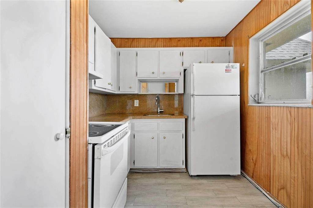 CRYSTAL LAKE - Residential