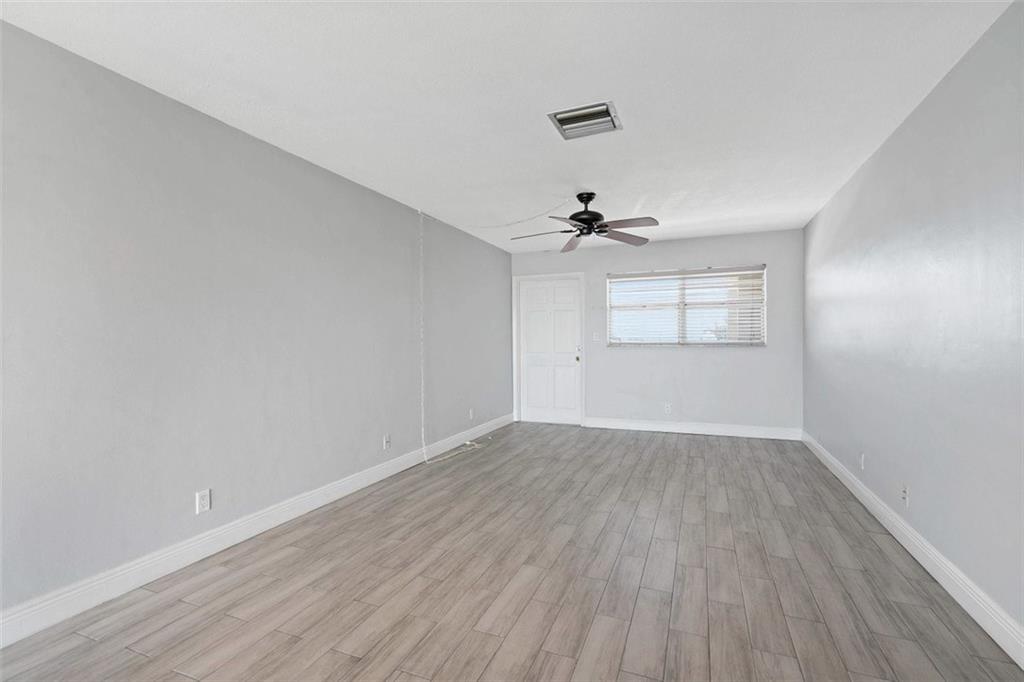 CRYSTAL LAKE - Residential