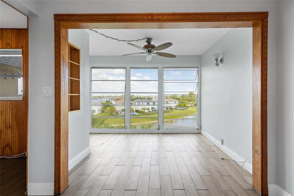 CRYSTAL LAKE - Residential