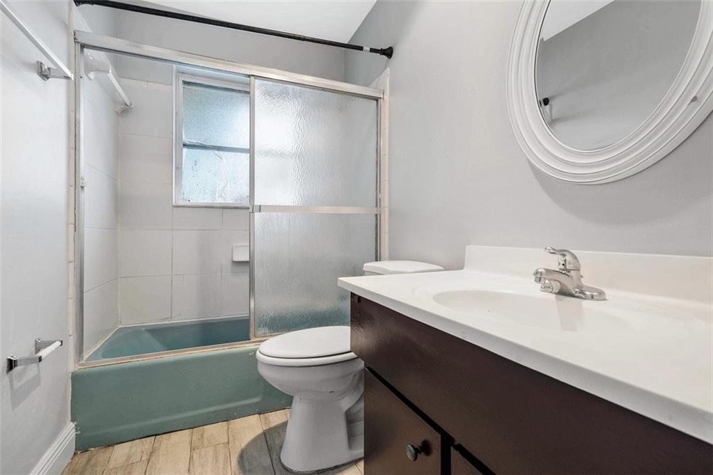 CRYSTAL LAKE - Residential