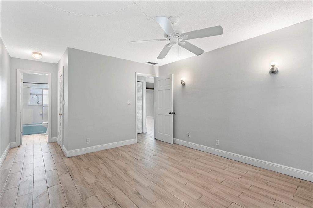 CRYSTAL LAKE - Residential