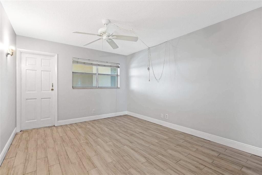 CRYSTAL LAKE - Residential