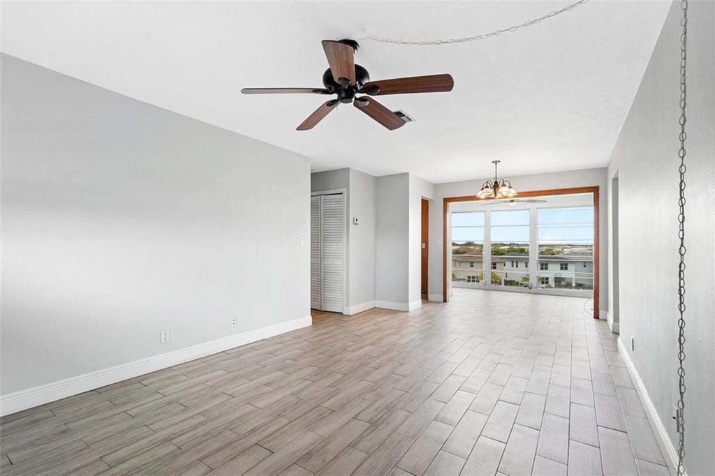 CRYSTAL LAKE - Residential