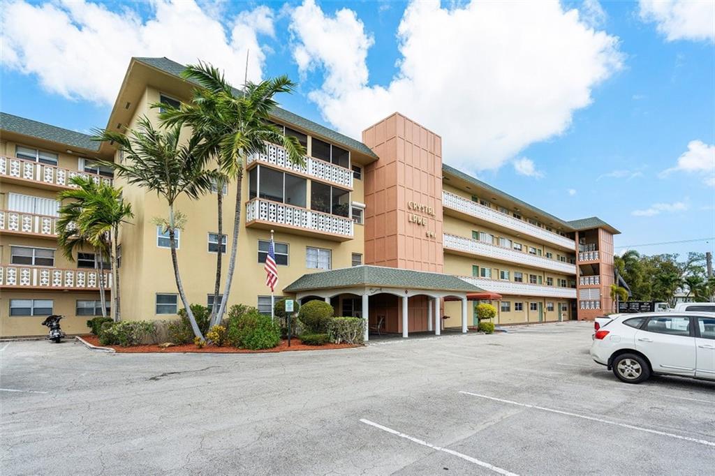 CRYSTAL LAKE - Residential