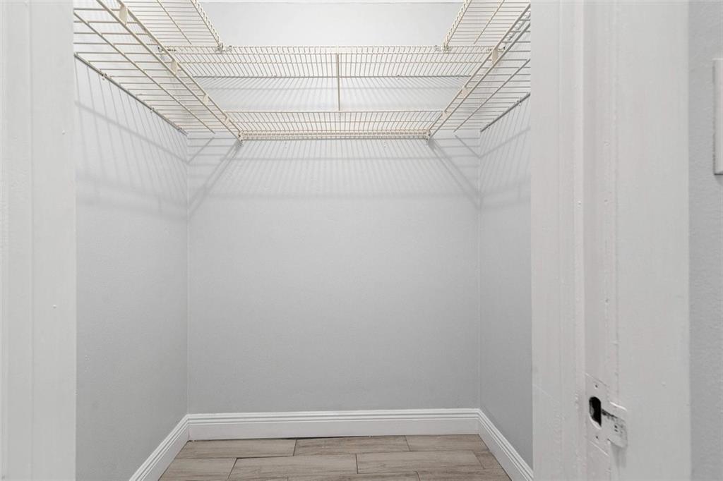 CRYSTAL LAKE - Residential