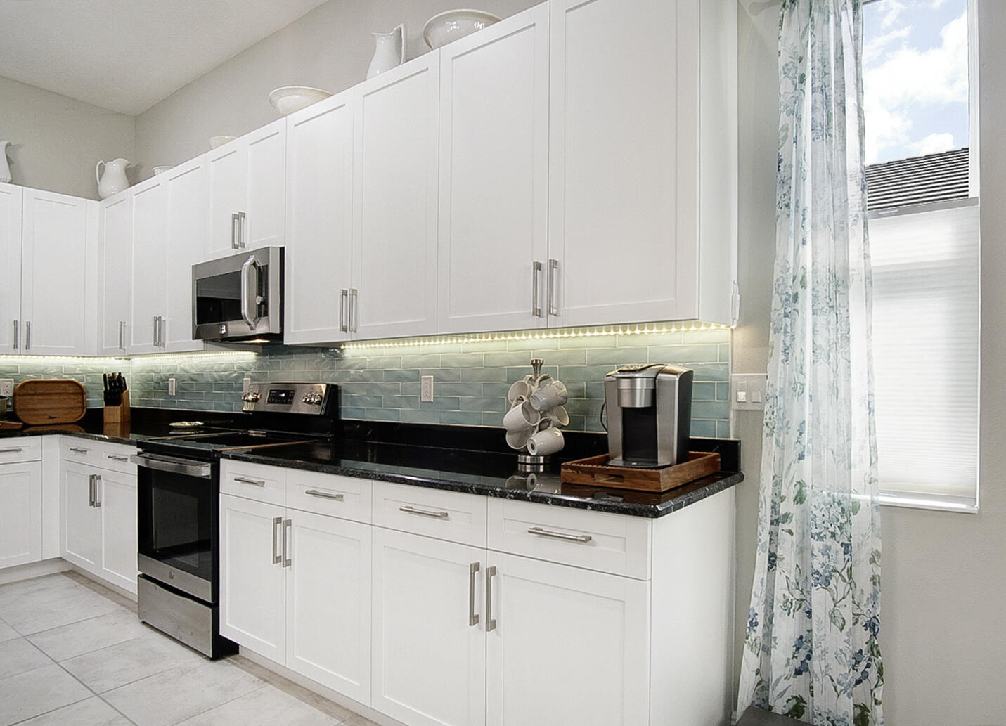 FIRST REPLAT IN MEADOWOOD UNIT THREE - Residential