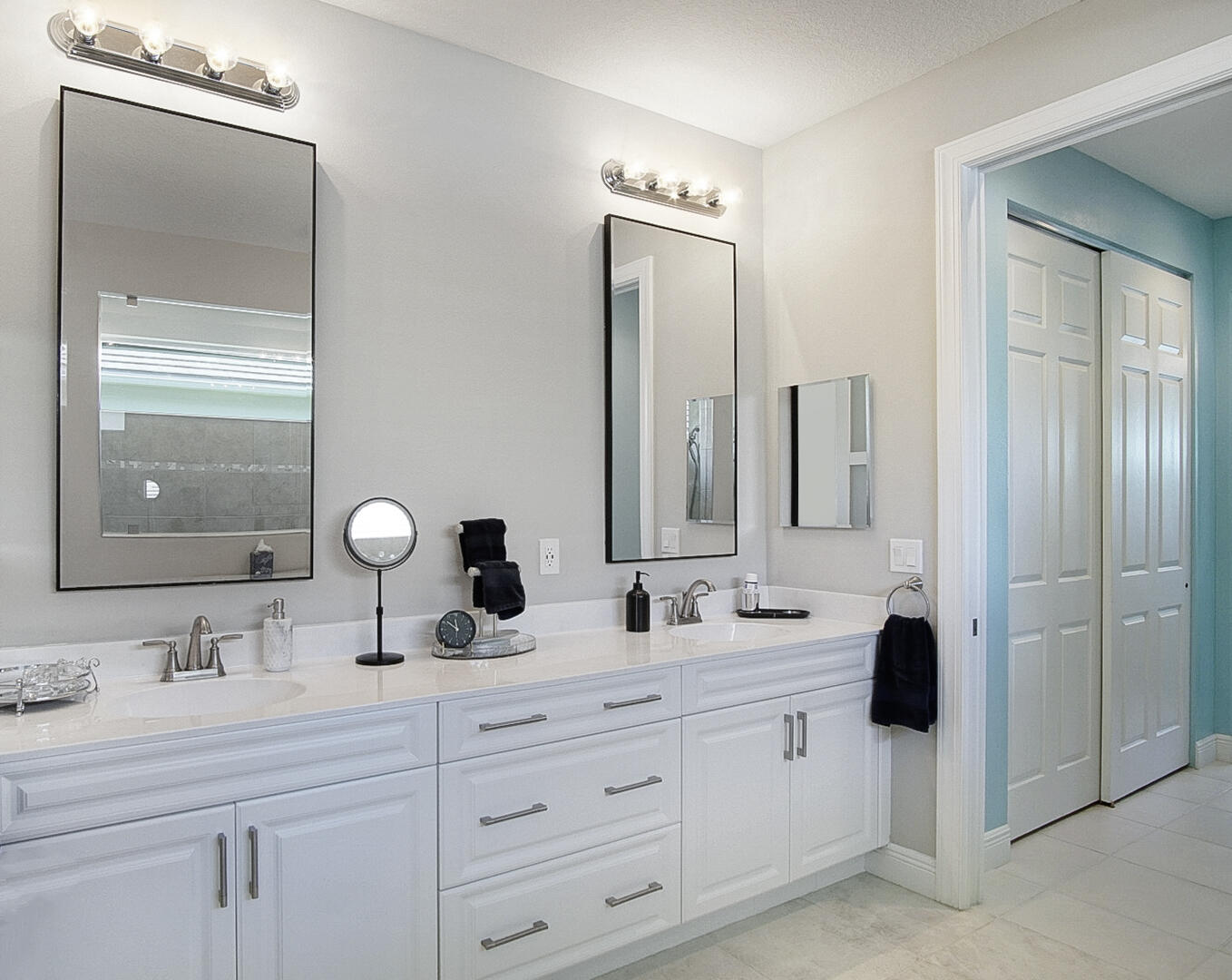 FIRST REPLAT IN MEADOWOOD UNIT THREE - Residential