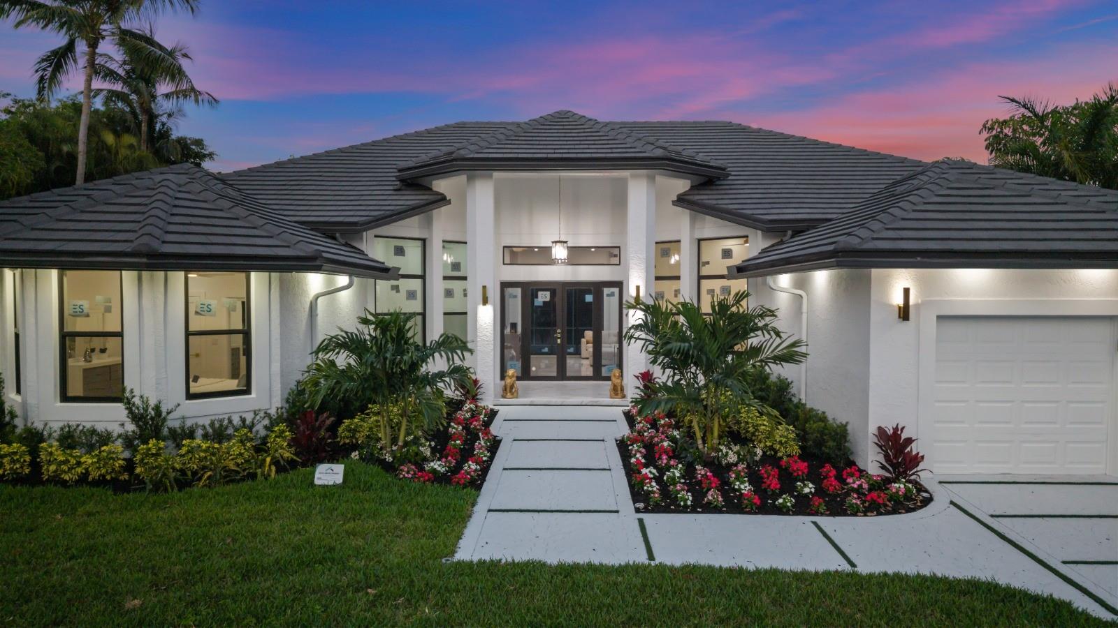 Stunning!!!! This house wasn't just remodeled; it was rebuilt entirely internally. Every wall in the property has been rebuilt, and all plumbing and electrical systems are altogether new. The pool has been remodeled, and the filter system is also new. The landscaping has been entirely redone throughout the property. Enjoy the beautiful pool area with a lovely deck and a screened-in section that invites you to relax in peaceful outdoor surroundings.
EVERY PART OF THE INSIDE OF THIS HOUSE IS NEW. With its practical, exceptional, high-quality, and technologically advanced design, this house embodies the ideal space for a joyful life.
