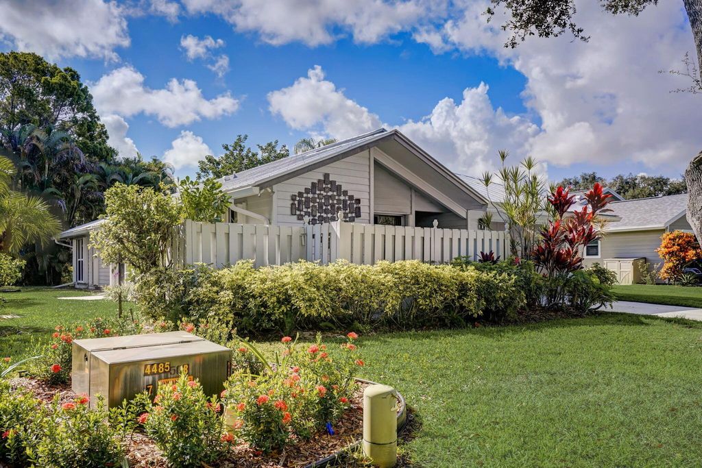 Photo of 8920 SE Eaglewood Way, Hobe Sound, FL 33455 (MLS # R10936359)