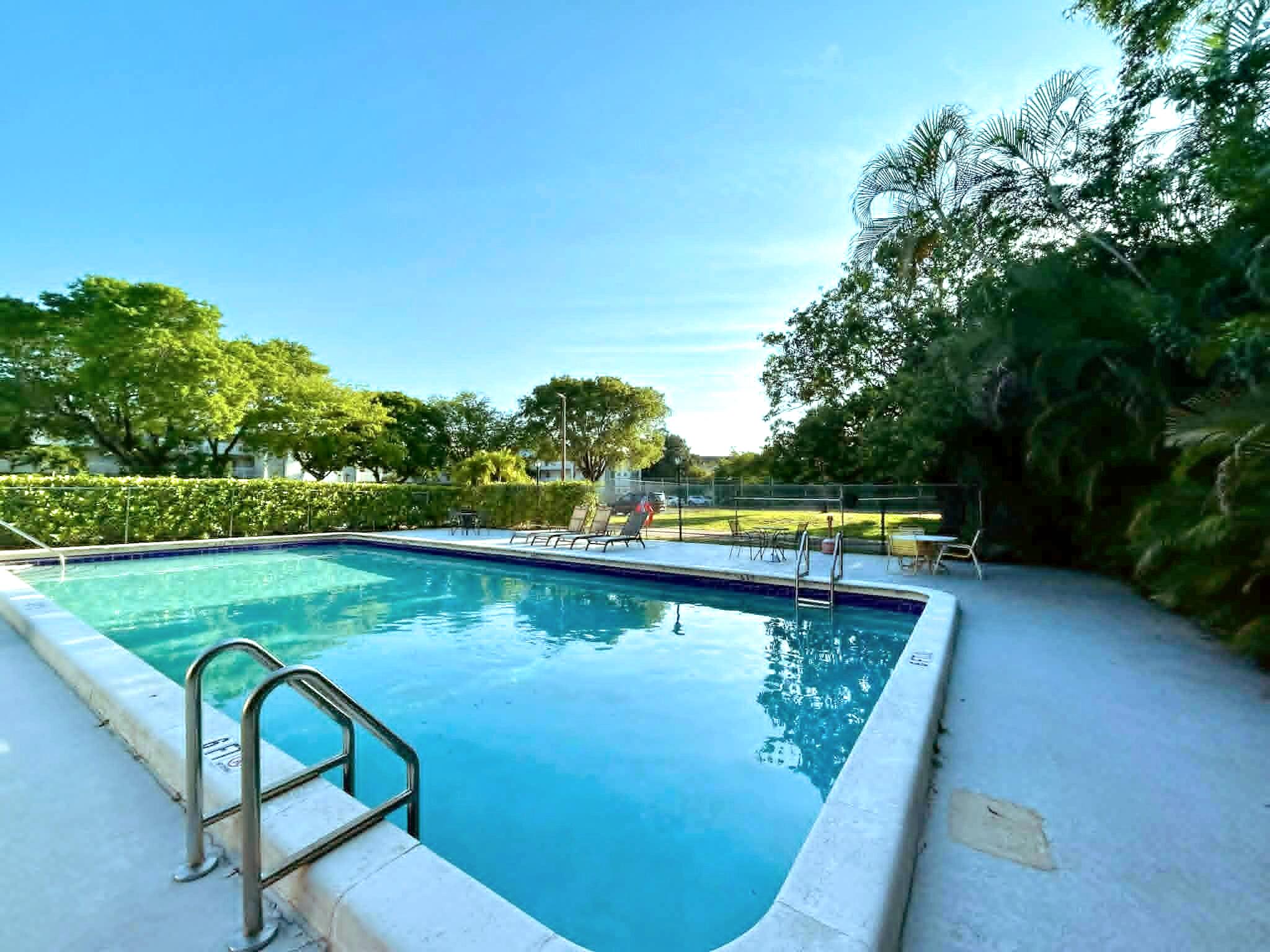 FOXWOOD HOLLOW AT CORAL SPRINGS - Residential