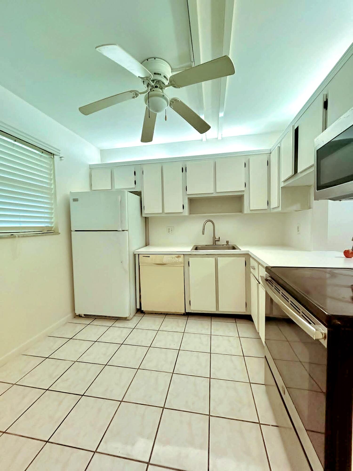 FOXWOOD HOLLOW AT CORAL SPRINGS - Residential