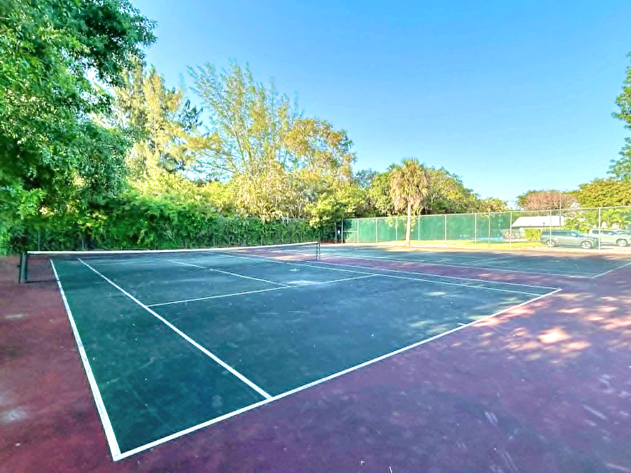 FOXWOOD HOLLOW AT CORAL SPRINGS - Residential
