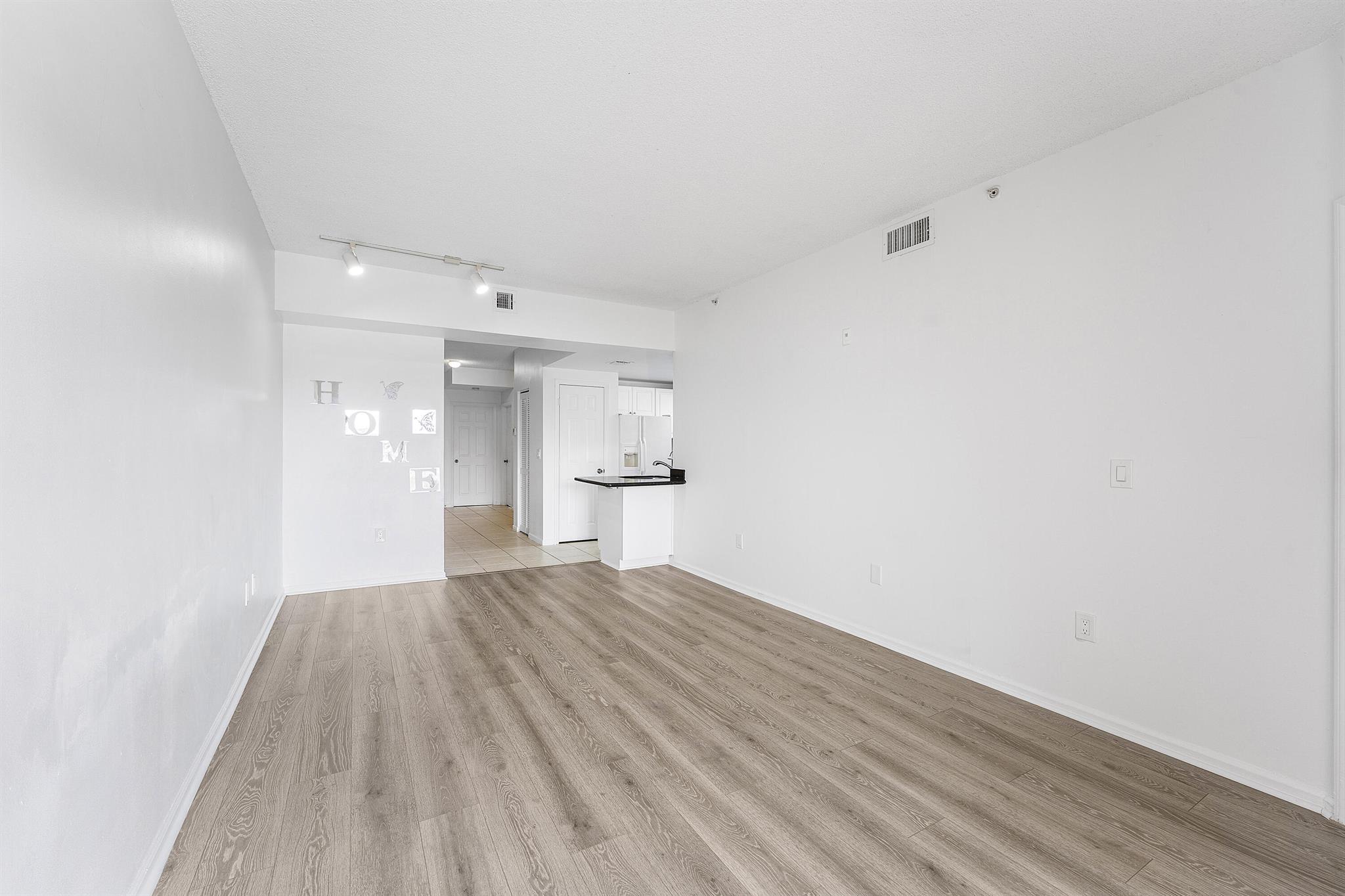 ARISSA PLACE CONDO - Residential