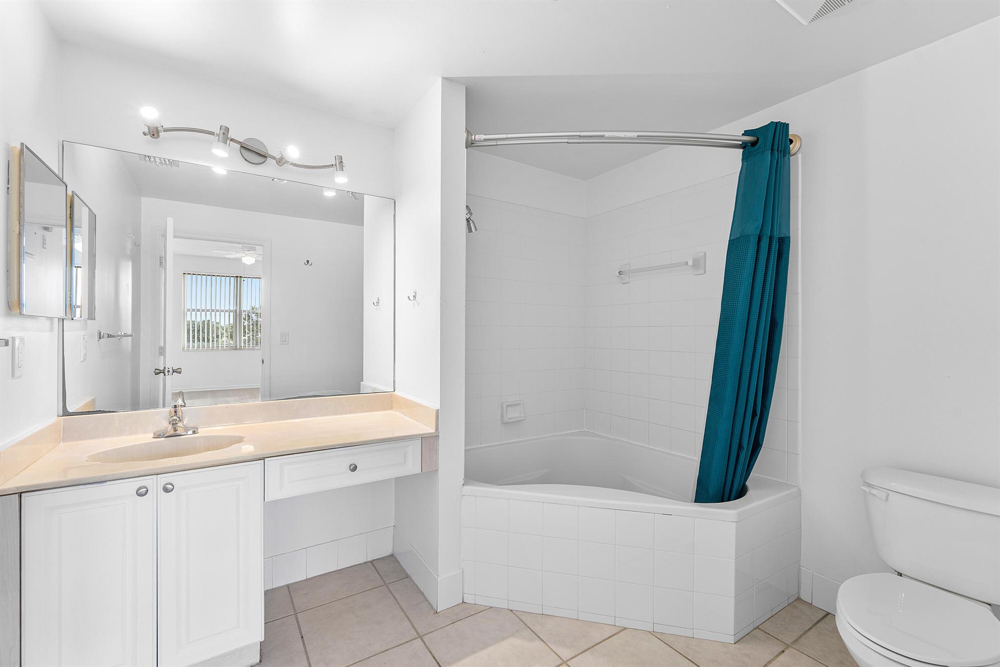 ARISSA PLACE CONDO - Residential