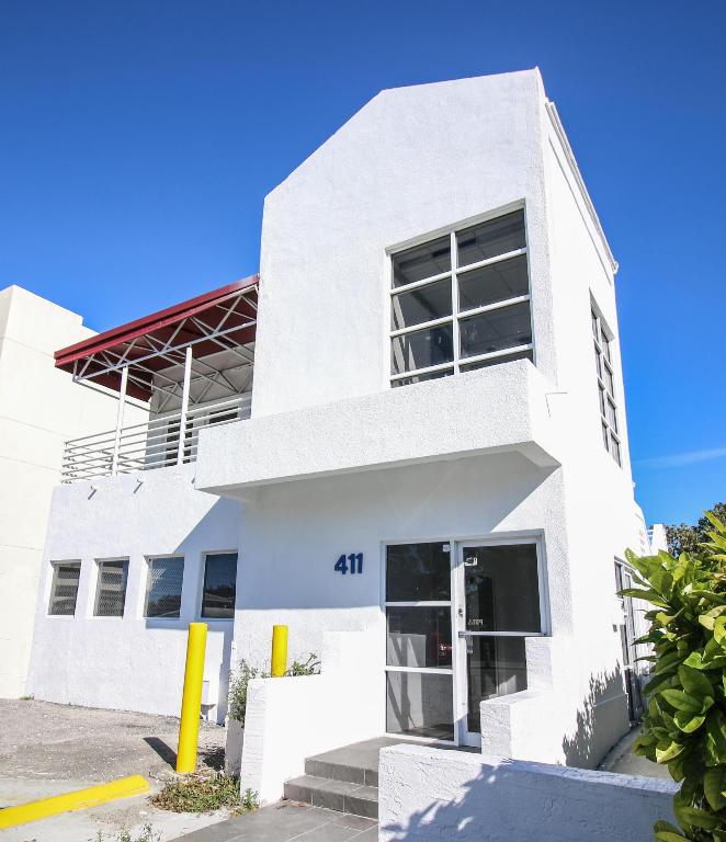 411 SW 27th Avenue 1