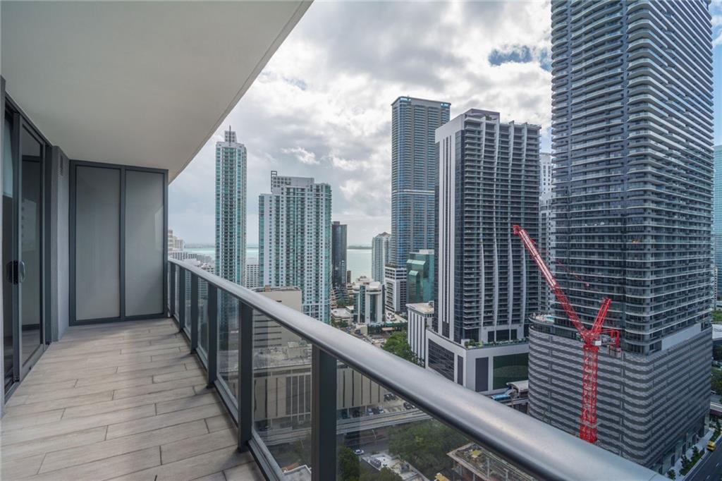 Very Nice Unit @ Brickell Heights *** EAST BUILDING *** Popular 04 line. Property features One bedroom + Den with 2 Full Baths. Open floor plan and very nice balcony. Enjoy spectacular City and Bay Views. Beautiful Finishes and state-of-the-art Amenities. Enjoy the best Gym in town and walk to Brickell City Center, Brickell Village, Restaurants, your office, entertainment, and much more.