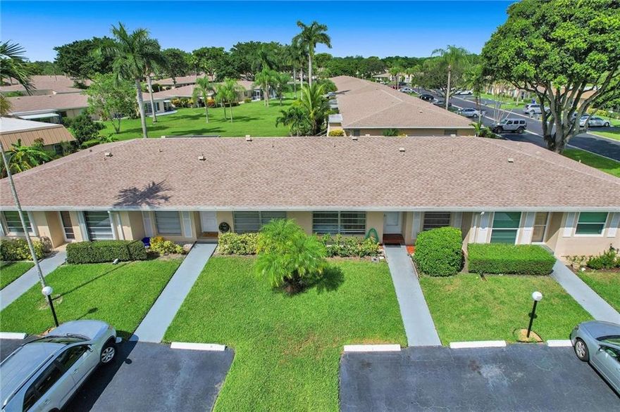 STUNNING 2 BEDROOM 2 BATHROOM VILLA IN THE HEART OF BOCA RATON. SELLER JUST INSTALLED A BRAND NEW SCREENED-IN AND INSULATED PATIO WITH CONCRETE SLAB. 2021 A/C, TILE FLOORING THROUGHOUT, SS APPLIANCES, LOCATION LOCATION LOCATION, ONLY MINUITES AWAY FROM BOCA RATON TOWN CENTER MALL, AND ALL MAJOR HIGHWAYS. GATED COMMUNITY AND MUCH MORE..WELCOME HOME!!
