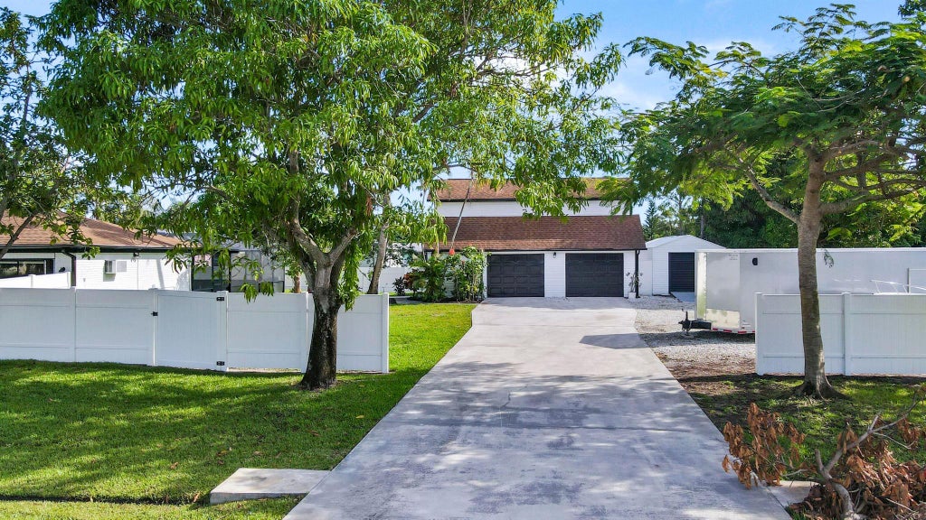 Photo of 1665 SE Harp Lane, Port Saint Lucie, FL 34983 (MLS # R11014895)