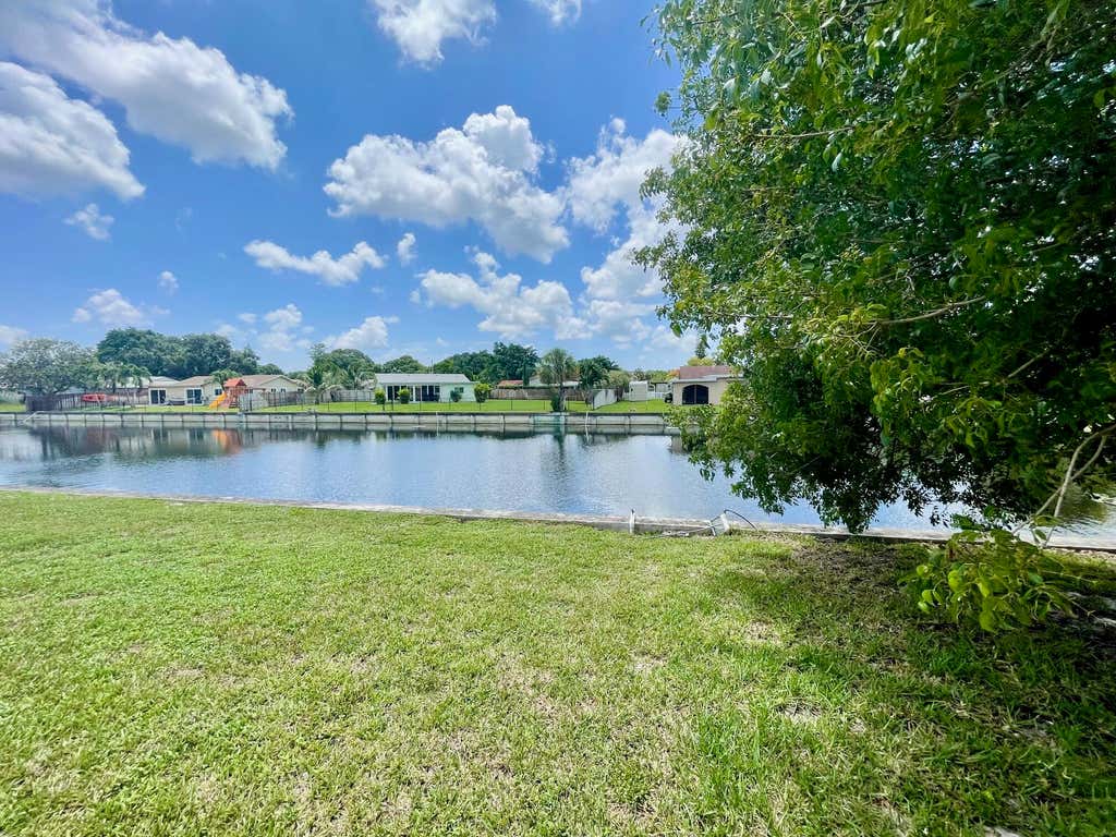 Photo of 6606 NW 95th Avenue, Tamarac, FL 33321 (MLS # B26045407)