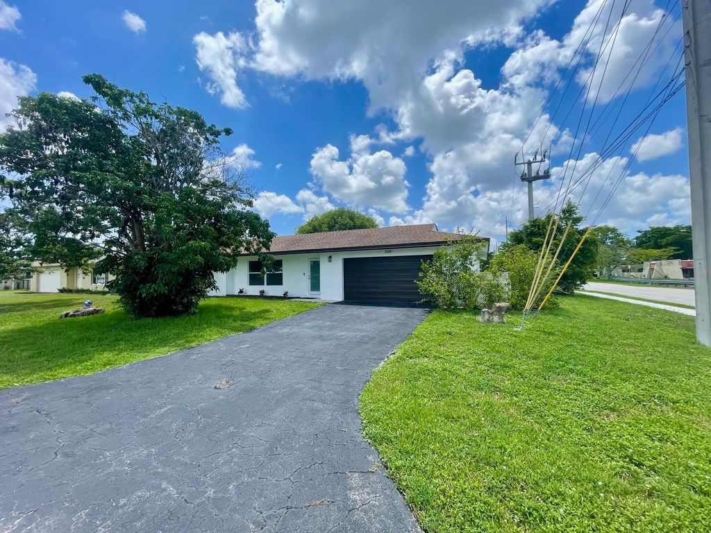 Photo of 6606 NW 95th Avenue, Tamarac, FL 33321 (MLS # B26045407)