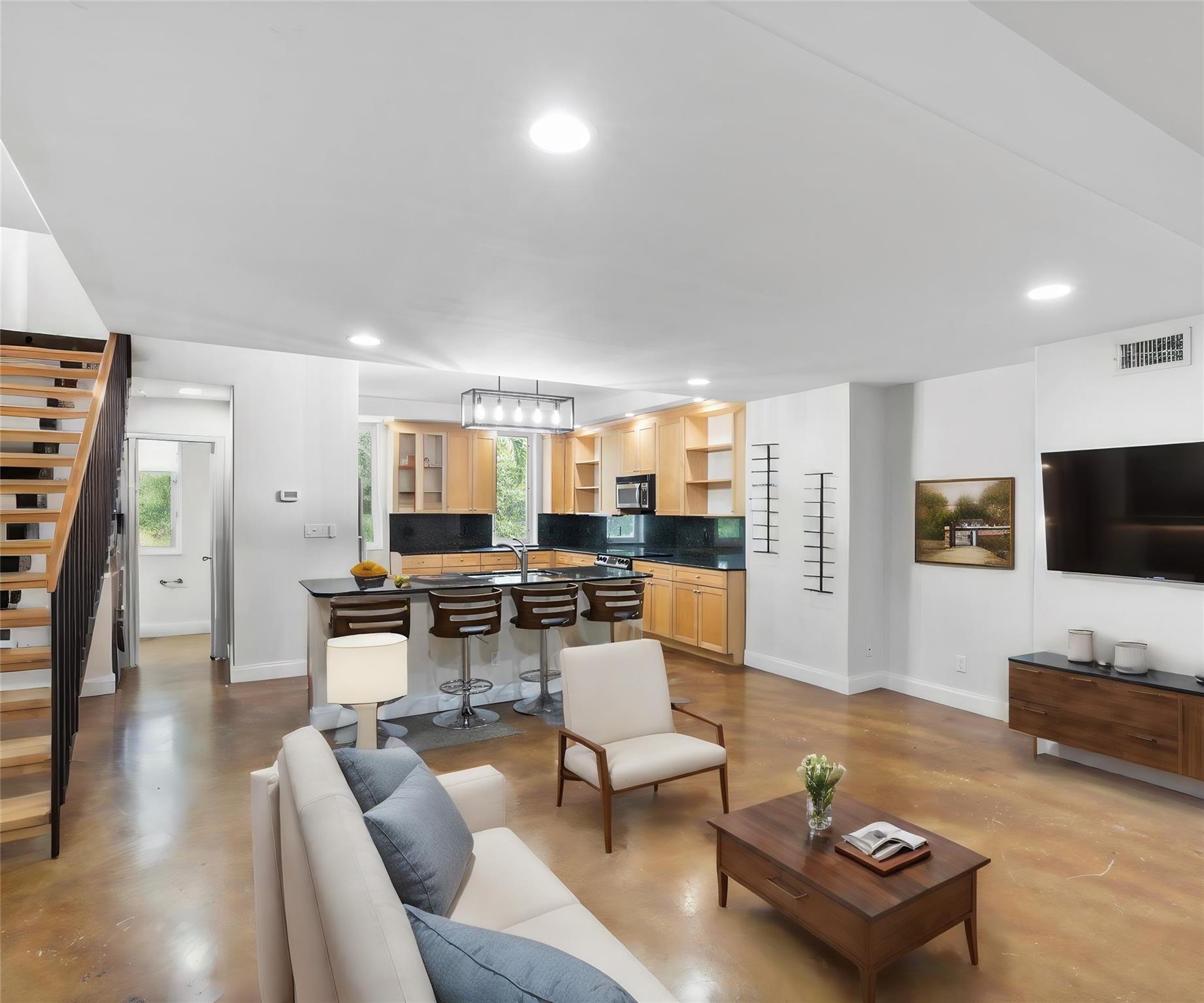 812 SW 4th Ave 8