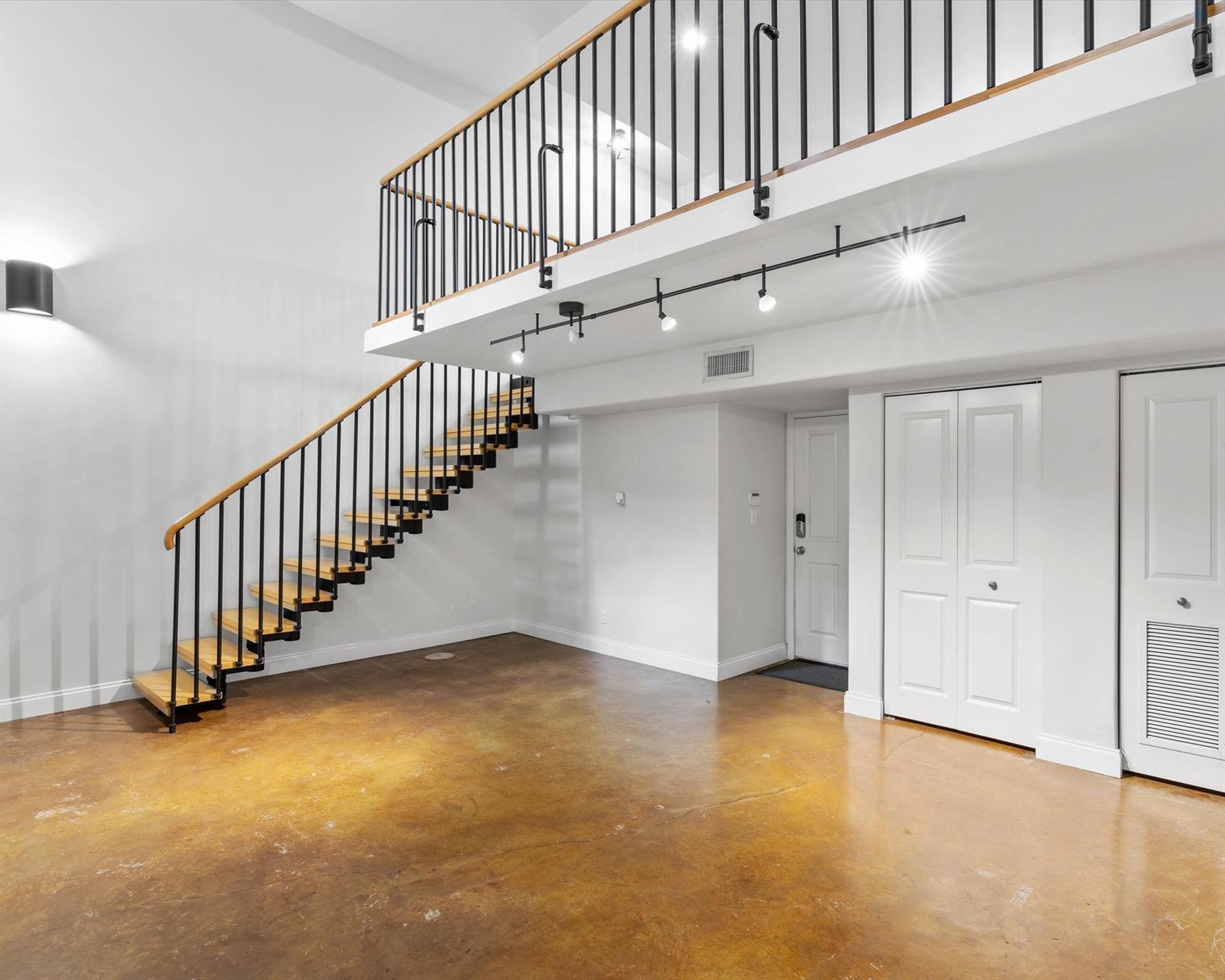 812 SW 4th Ave 8