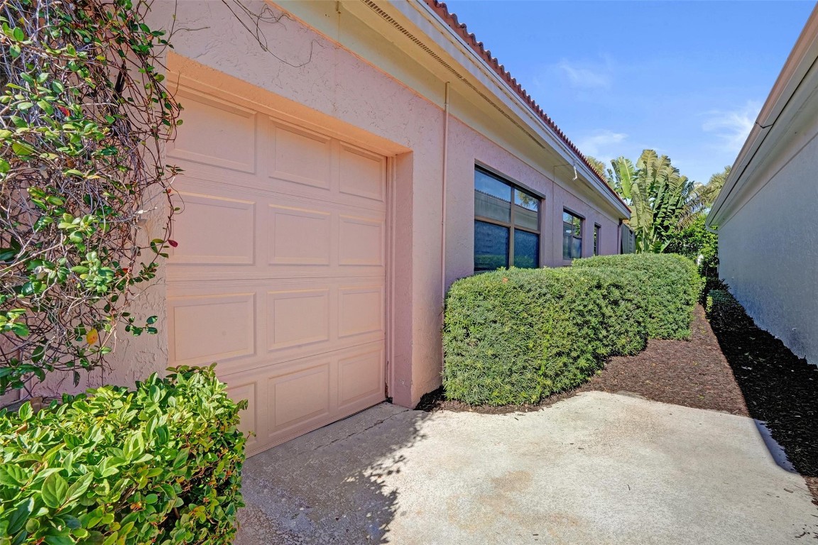 LANTERN BAY AT JONATHANS - Residential