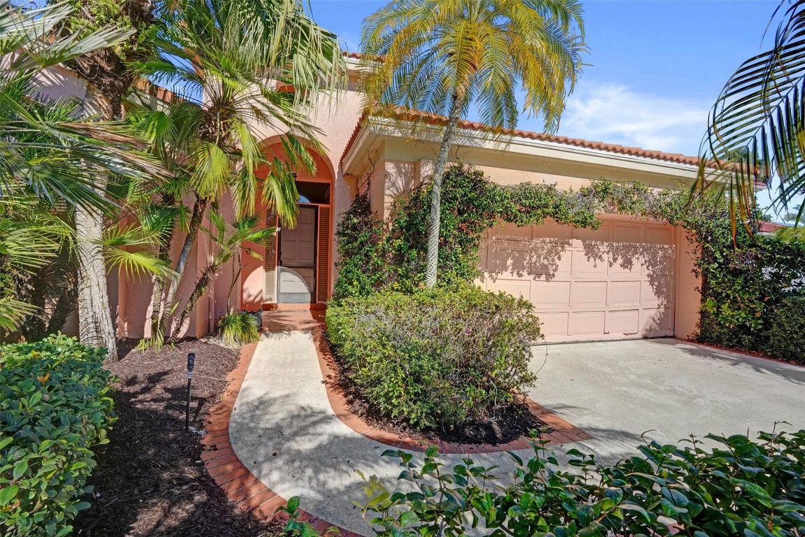 LANTERN BAY AT JONATHANS - Residential