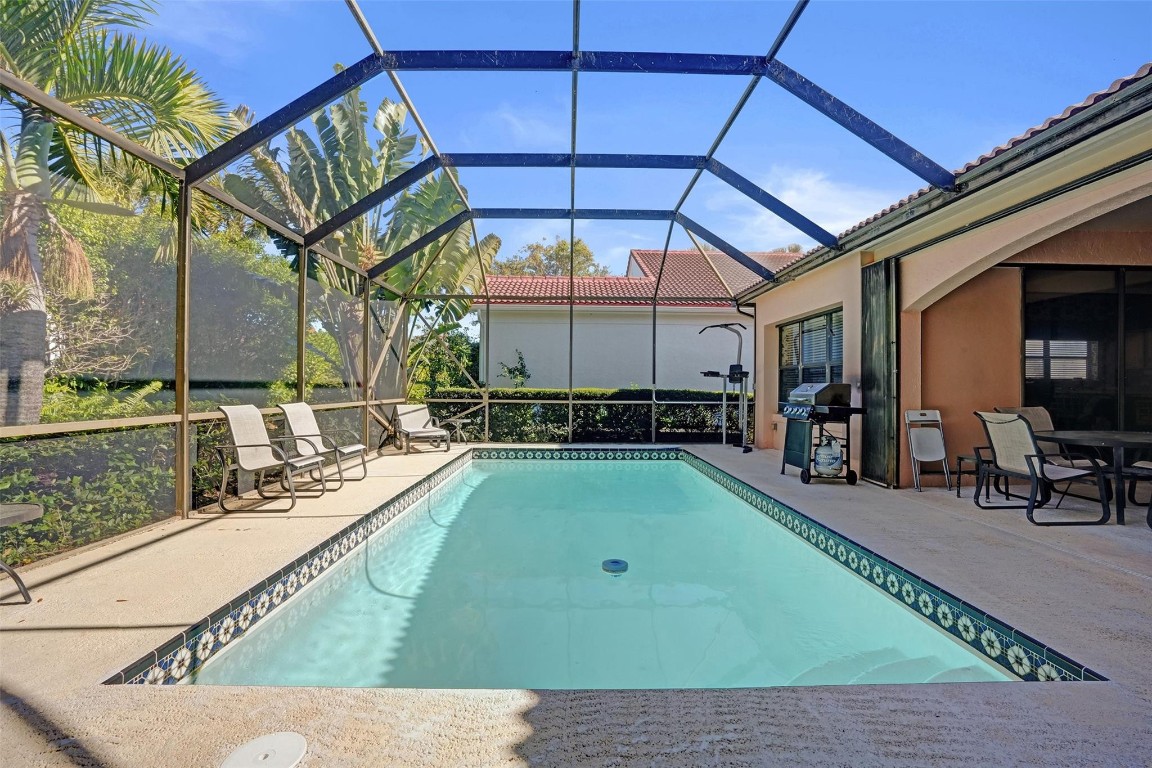 LANTERN BAY AT JONATHANS - Residential