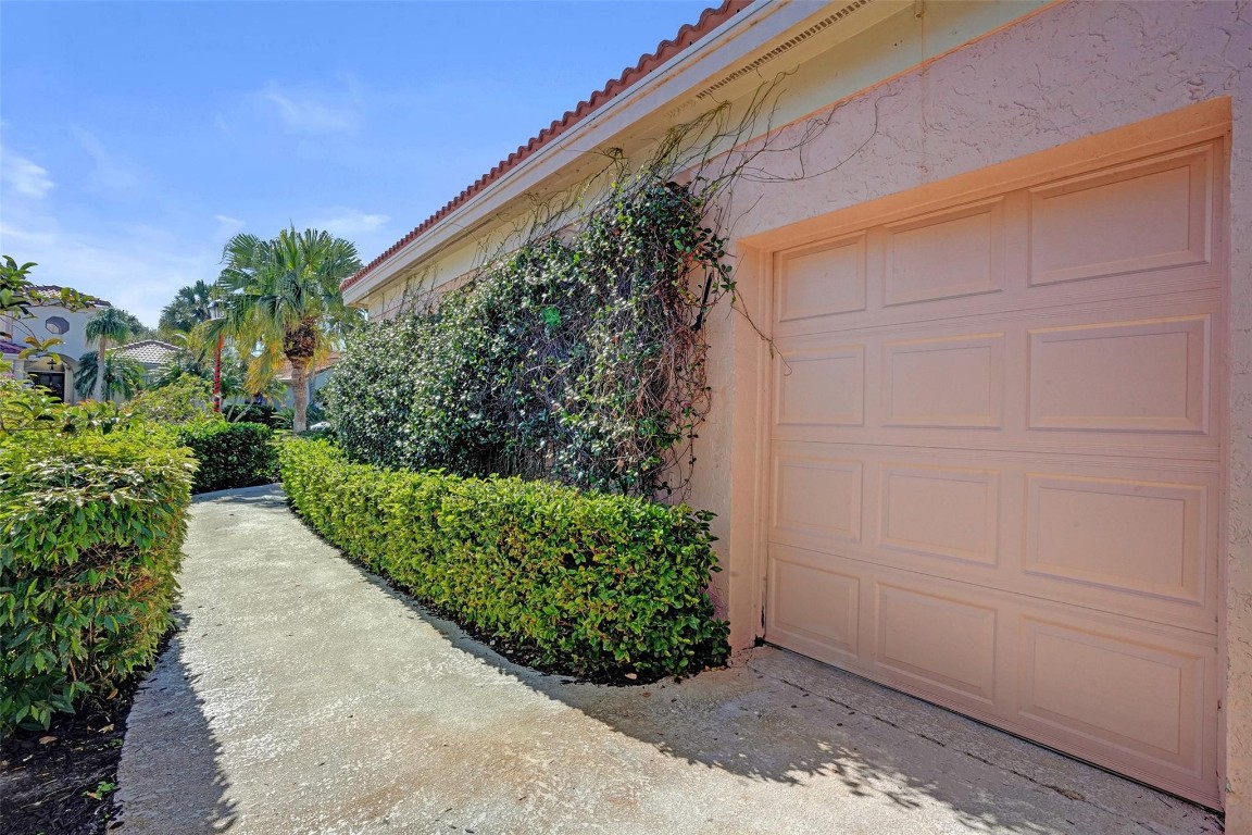 LANTERN BAY AT JONATHANS - Residential