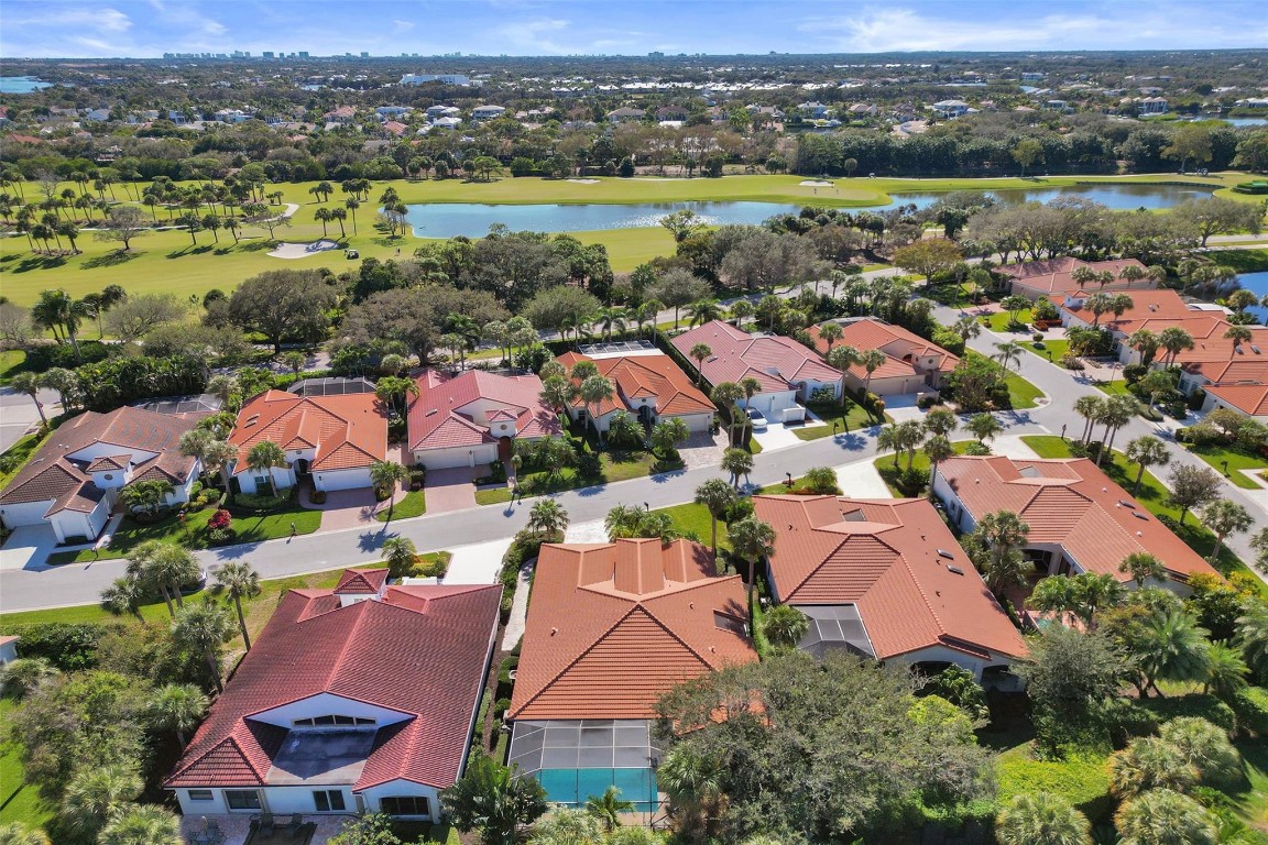 LANTERN BAY AT JONATHANS - Residential