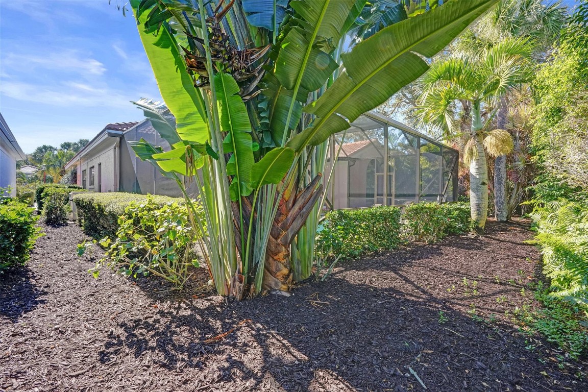 LANTERN BAY AT JONATHANS - Residential