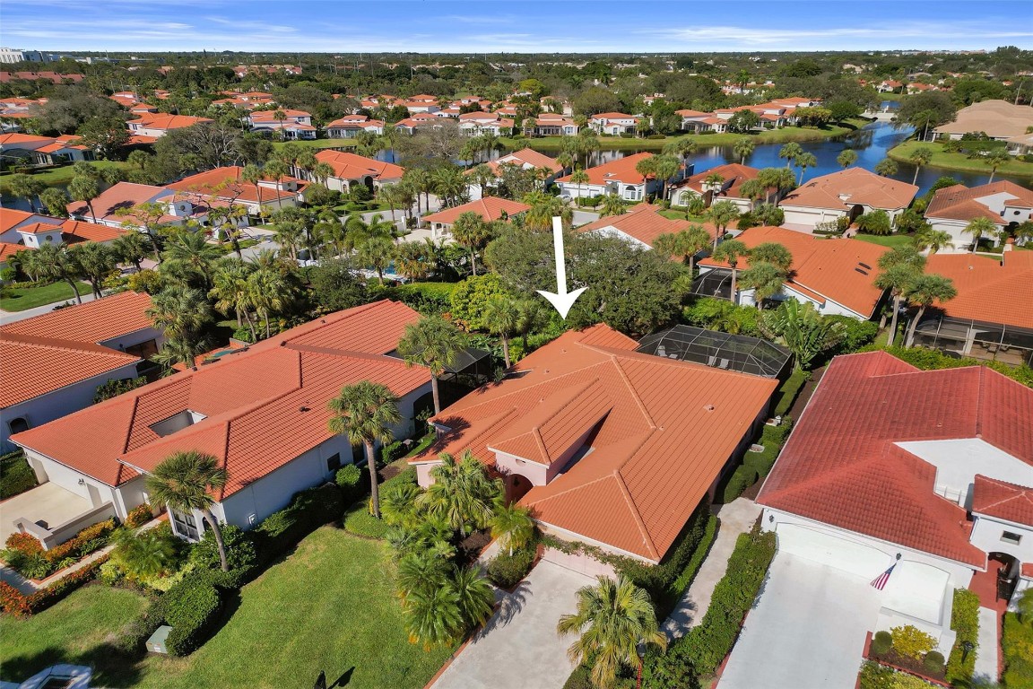 LANTERN BAY AT JONATHANS - Residential