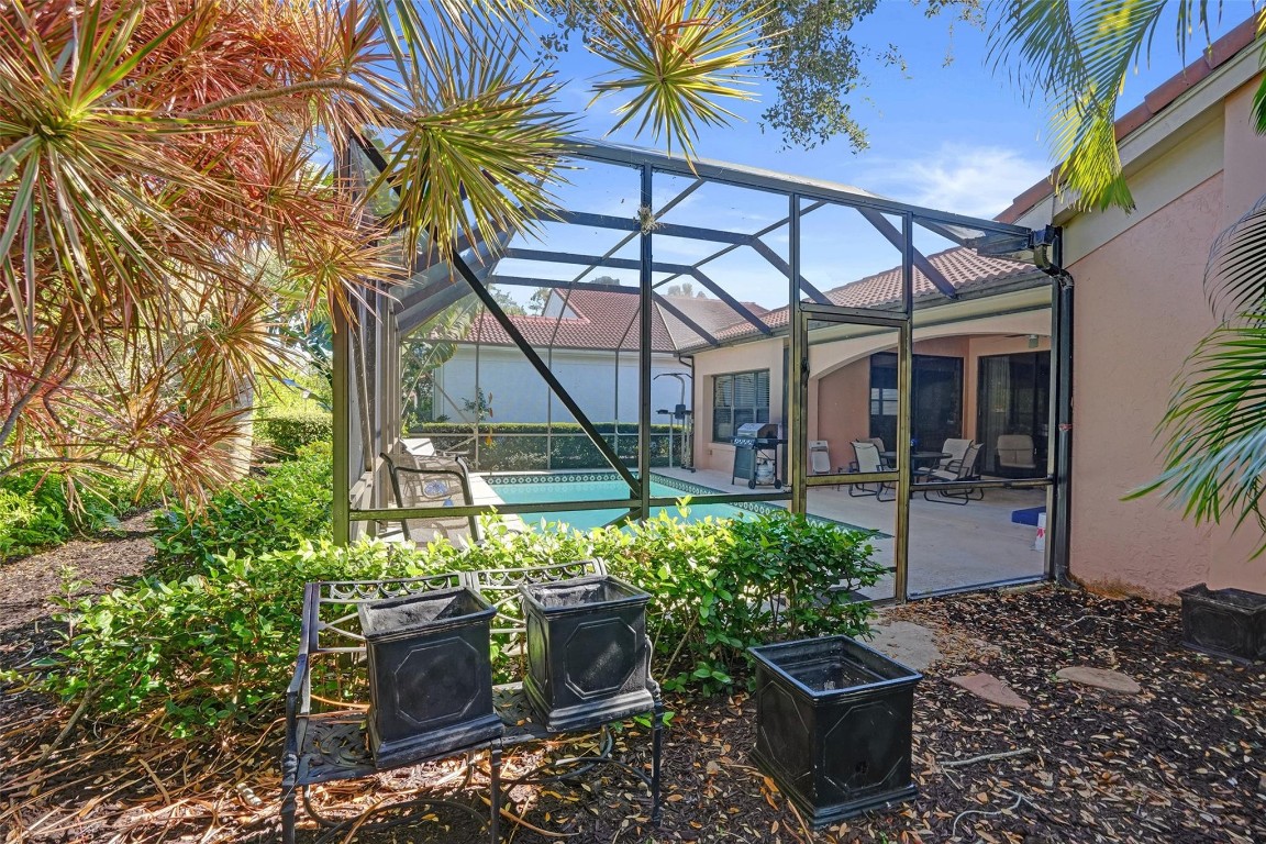 LANTERN BAY AT JONATHANS - Residential