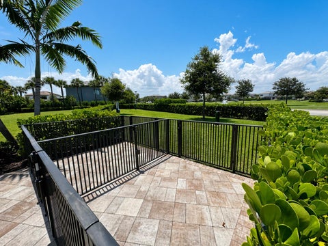 Tiny photo for 4529 Pinehurst Trail W, Oakland Park, FL 33309 (MLS # B26075955)