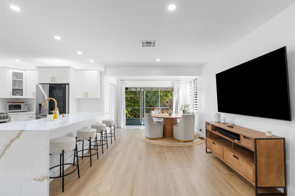 Photo of 314 S M St, Lake Worth Beach, FL 33460 (MLS # R11142524)