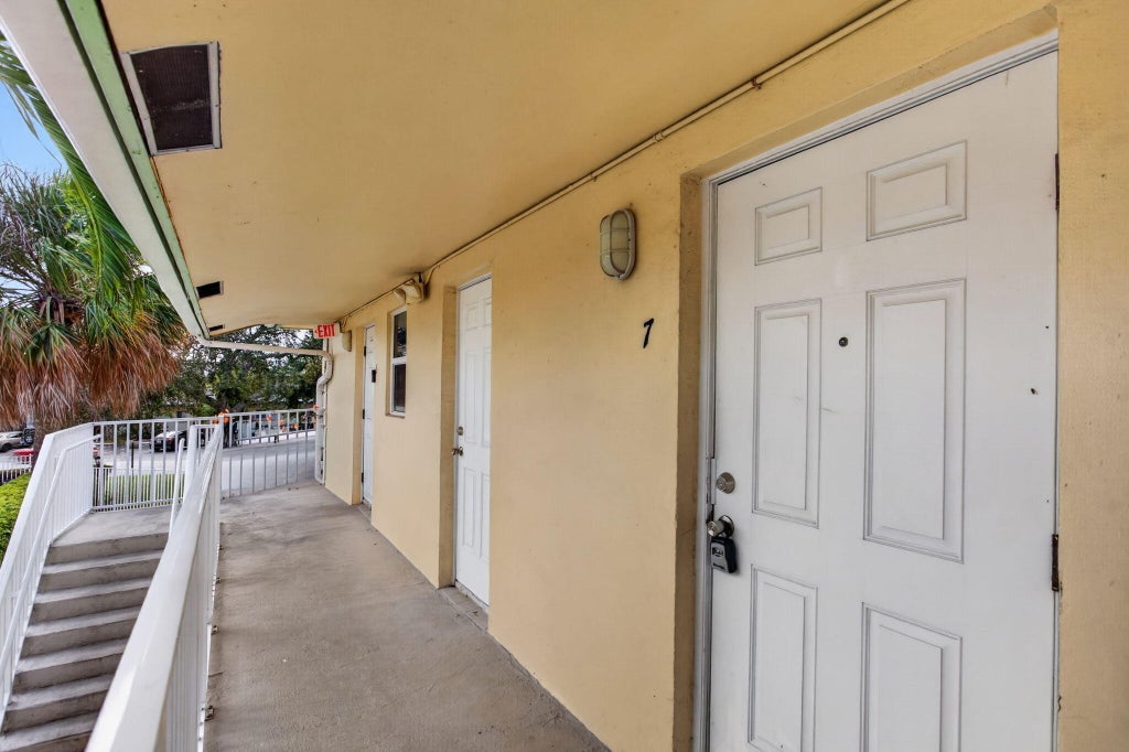 Photo of 901 Pine Drive #7, Pompano Beach, FL 33060 (MLS # B26090466)