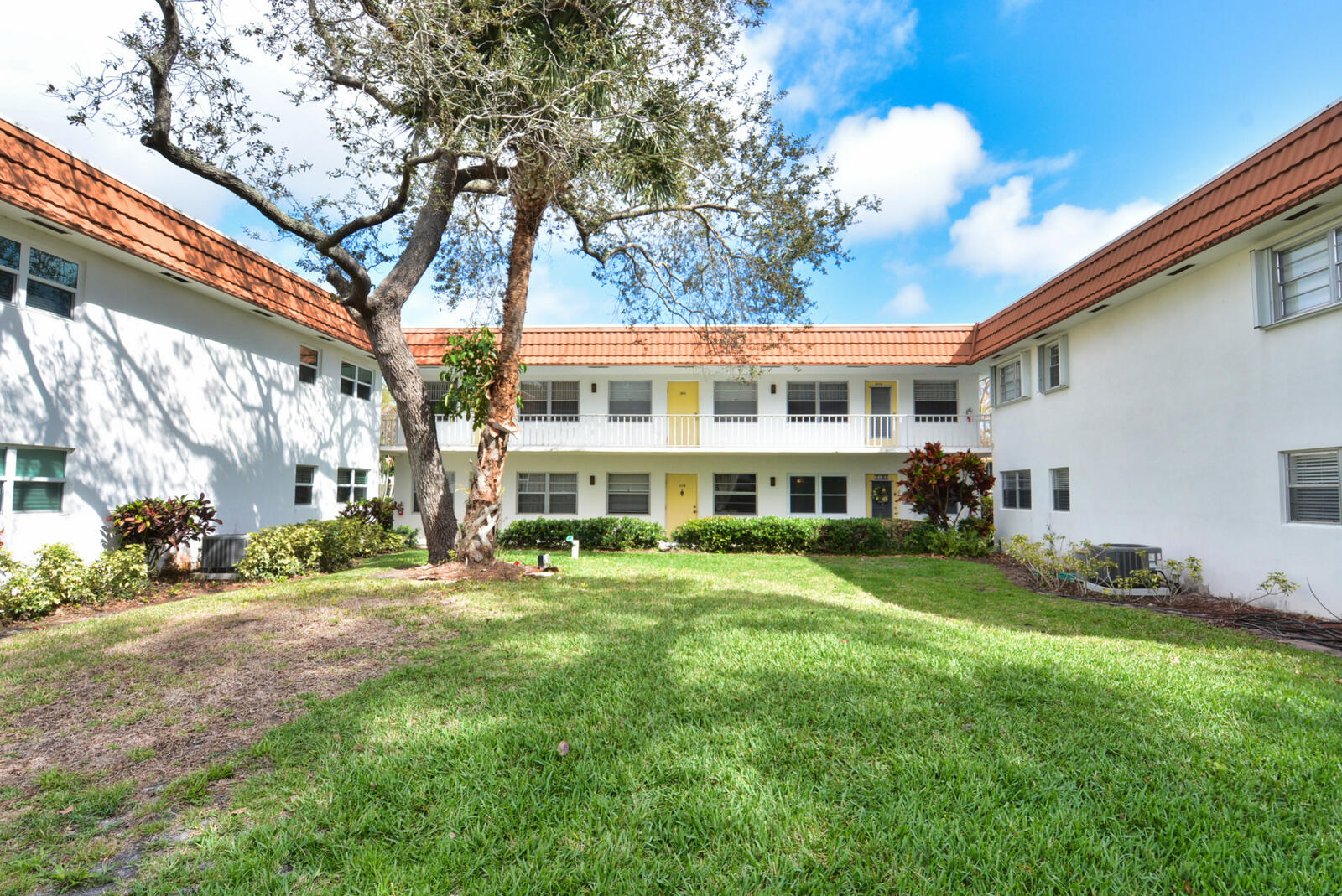 VISTA DEL LAGO CONDO - Residential Lease