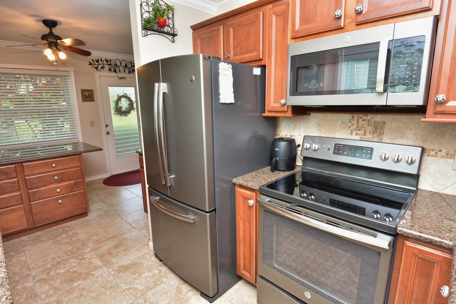 VISTA DEL LAGO CONDO - Residential Lease