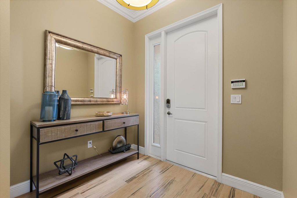 Photo of 5116 Hamilton Court, Palm Beach Gardens, FL 33418 (MLS # R10937145)