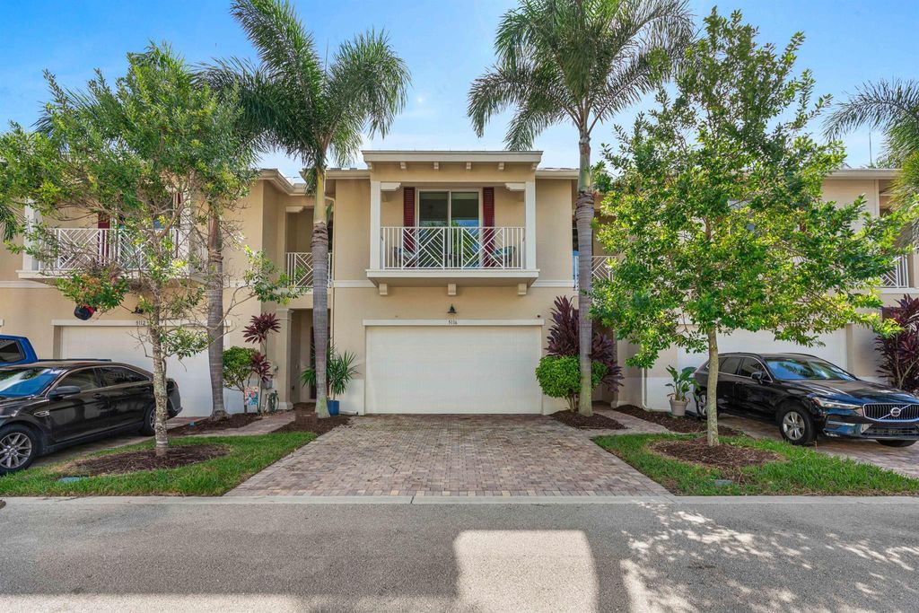 Photo of 5116 Hamilton Court, Palm Beach Gardens, FL 33418 (MLS # R10937145)