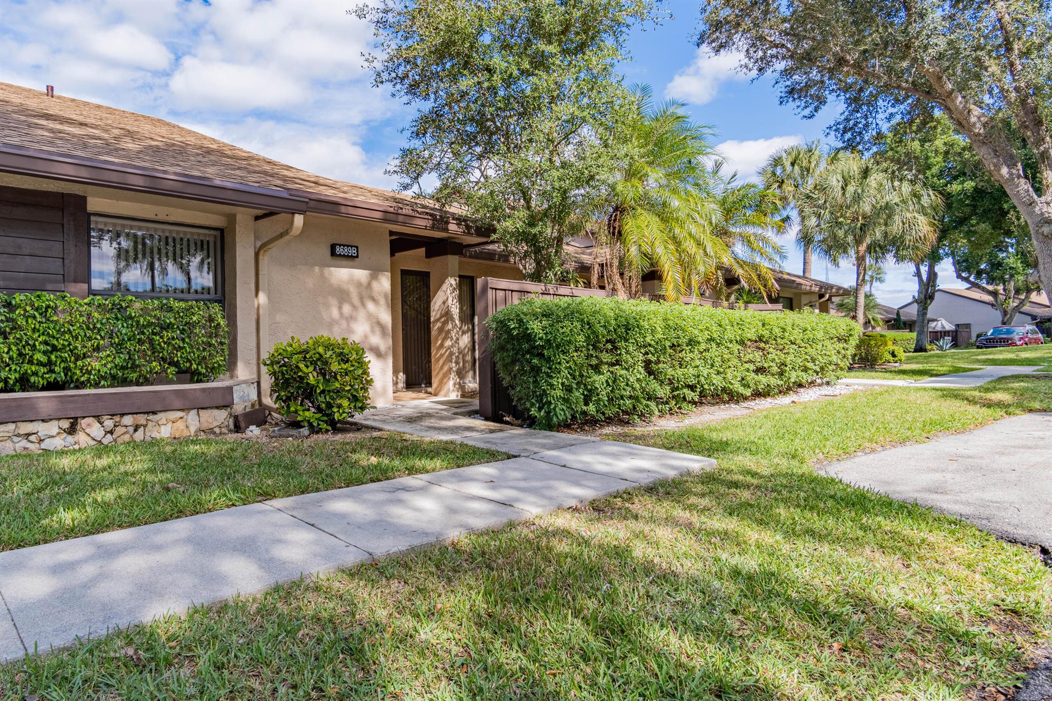 GORGEOUS WATER VIEWS FROM FAMILY RM, DINING RM, KITCHEN, MASTER BDRM AND AIR-CONDITIONED FLORIDA ROOM. MASTER HAS HUGE WALK-IN CLOSET. 2ND BDRM IS USED AS OFFICE. VOLUME CEILINGS IN THIS LIGHT, BRIGHT AND SPACIOUS HOME. RECENT A/C AND HOT WATER TANK. PRIVACY FENCING. LARGE STORAGE CLOSET. WELL LOCATED QUIET GATED COMMUNITY WITH AMENITIES. EZ ACCESS TO SCHOOLS, SHOPPING, BEACHES AND HIGHWAYS